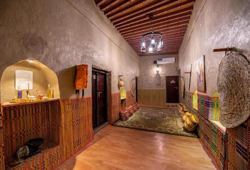 هاستل Antique Inn