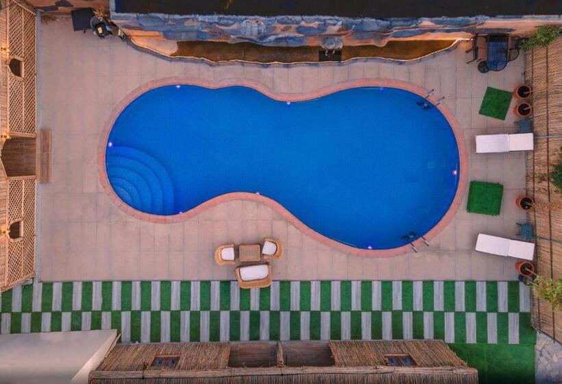 هاستل Antique Inn