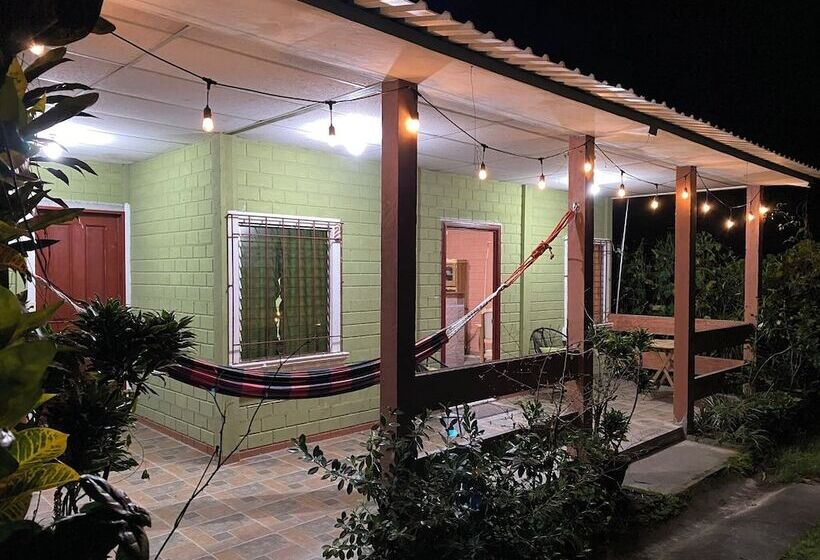 הוסטל Nanda Parbat Hostal