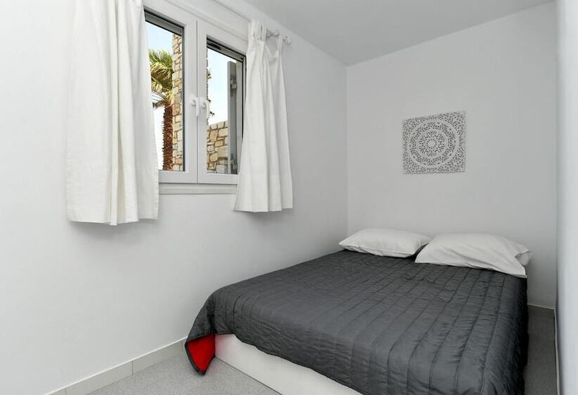 Anemolia Apartments With Pool