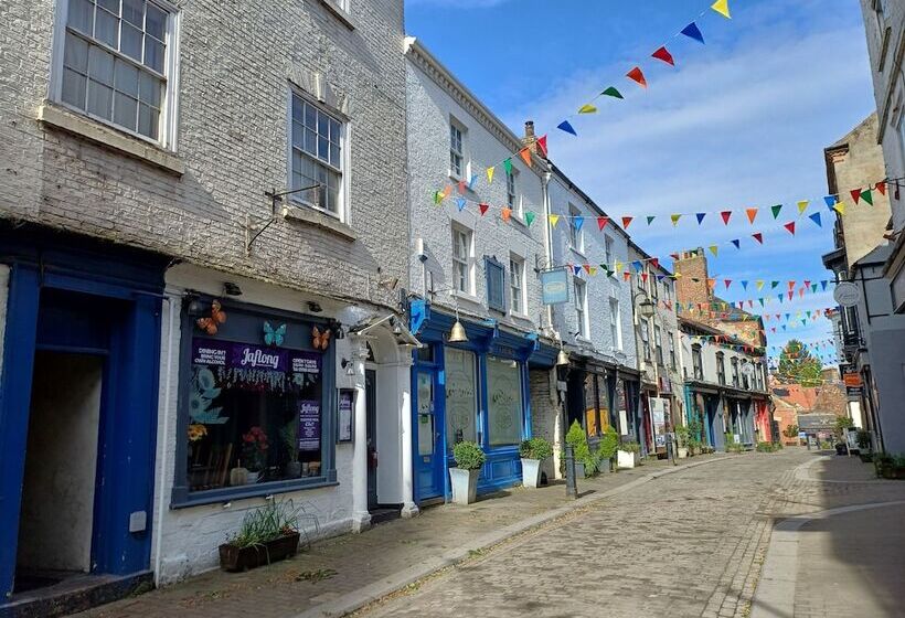 Charming 2 Bed Cottage In Central Ripon