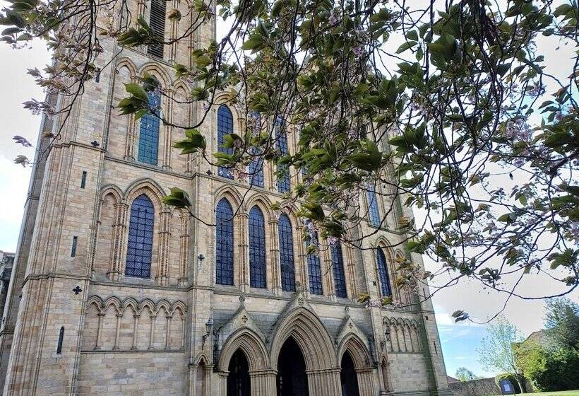 Charming 2 Bed Cottage In Central Ripon