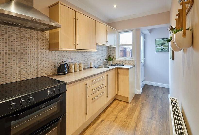 Charming 2 Bed Cottage In Central Ripon