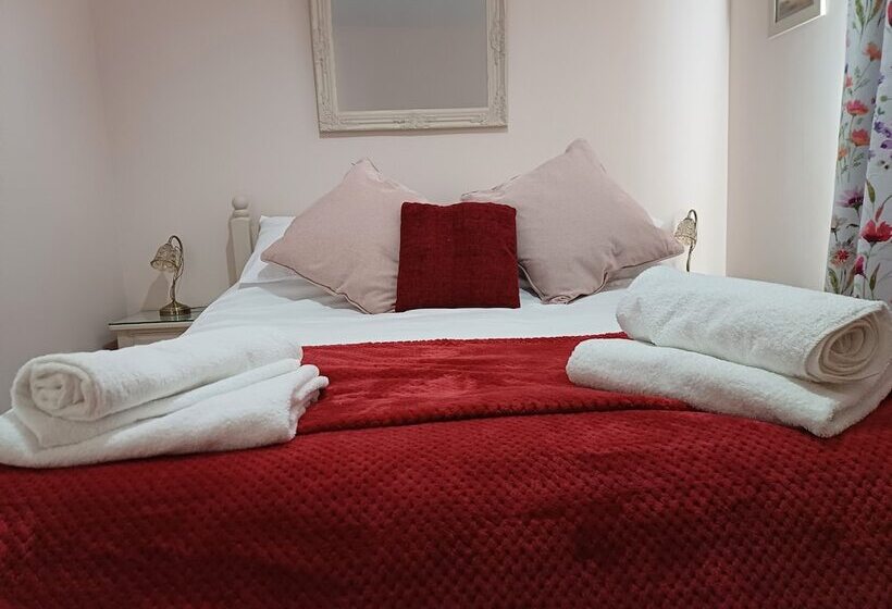 Charming 2 Bed Cottage In Central Ripon