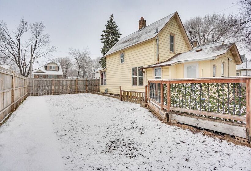 Charming Minneapolis Home W/ Deck, 5 Mi To Central