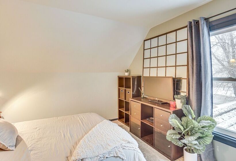 Charming Minneapolis Home W/ Deck, 5 Mi To Central