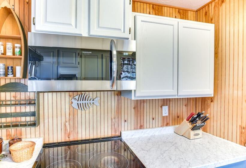 Classic Waterfront Home On Lake Maspenock W/ Grill