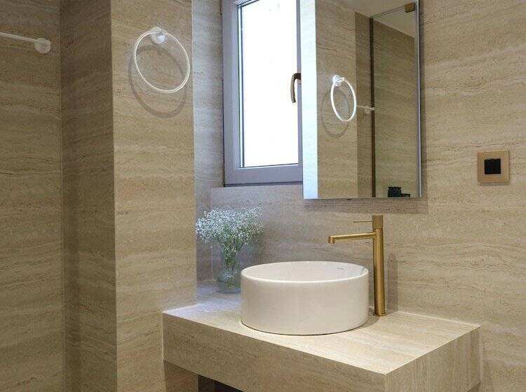 Golden Luxury Suites