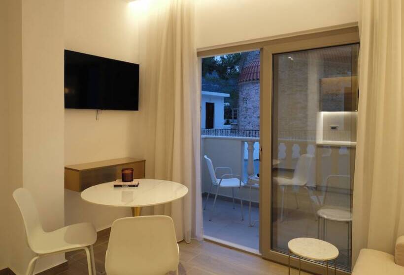 Golden Luxury Suites