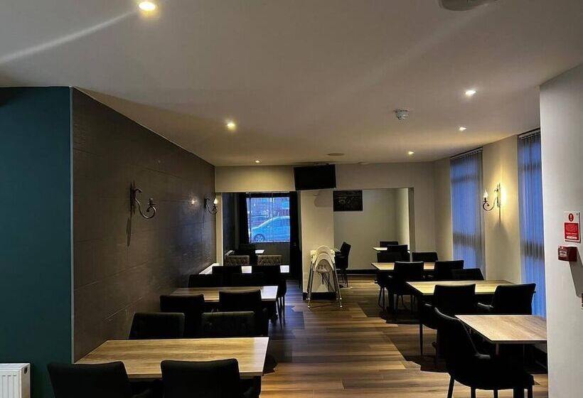 Crown Court Hotel & Bar