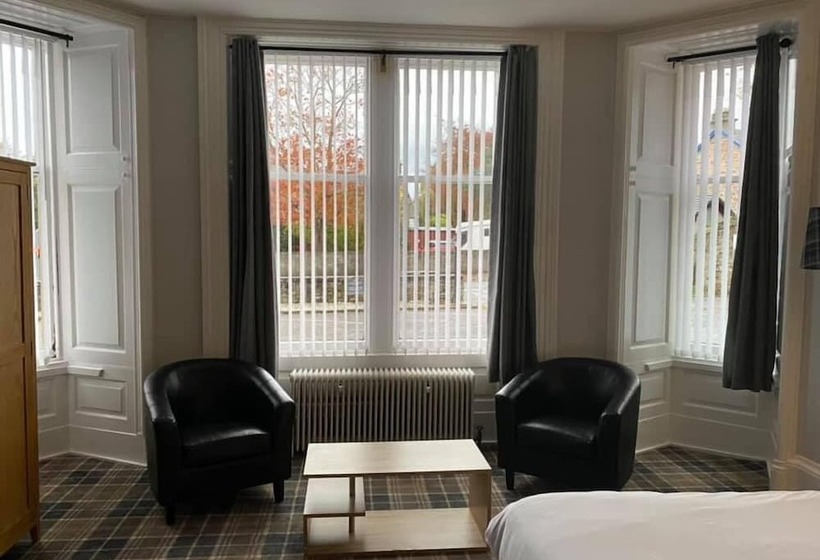 Crown Court Hotel & Bar