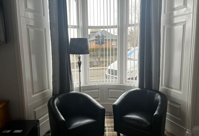 Crown Court Hotel & Bar