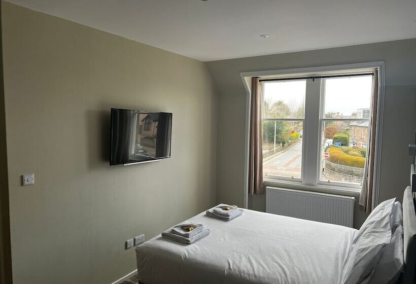 Crown Court Hotel & Bar