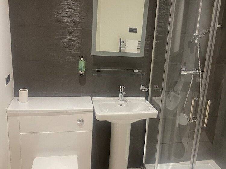 Crown Court Hotel & Bar