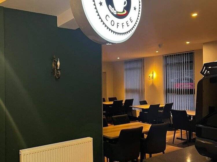 Crown Court Hotel & Bar