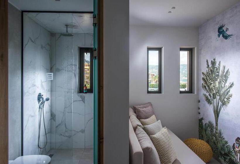 Отель Enorme Teatro Beach