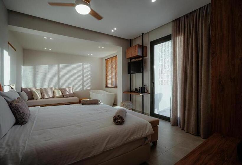 Отель Enorme Teatro Beach