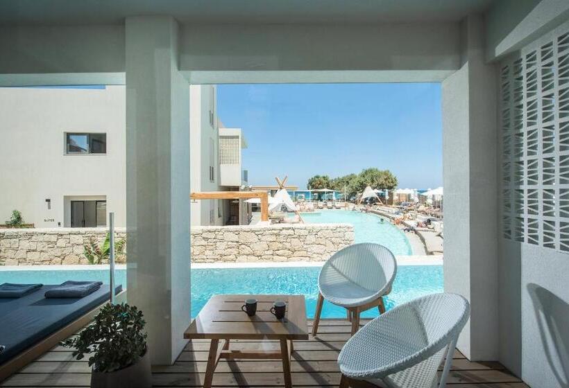 Отель Enorme Teatro Beach