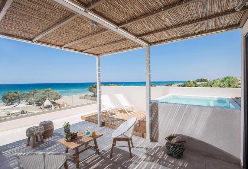 Отель Enorme Teatro Beach