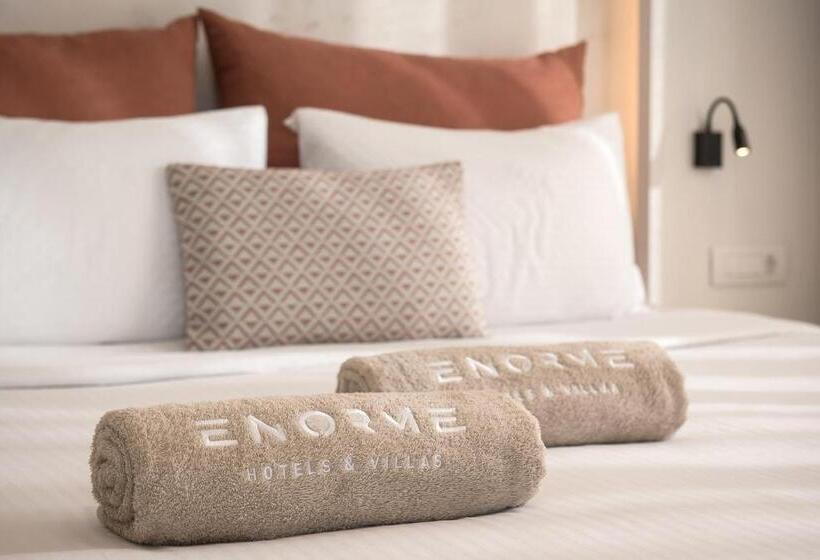 Отель Enorme Teatro Beach