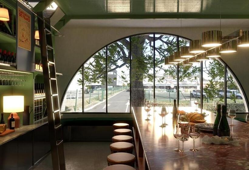 Отель Grand Mess Clermont Ferrand