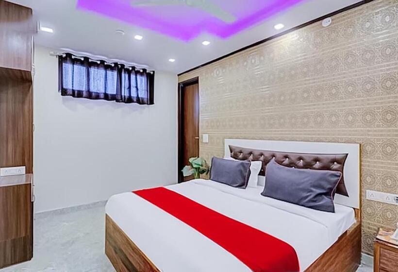 Hotel Green Palace  Near Anand Vihar Railway Station