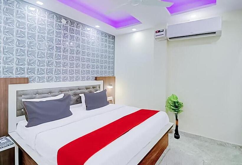 Hotel Green Palace  Near Anand Vihar Railway Station