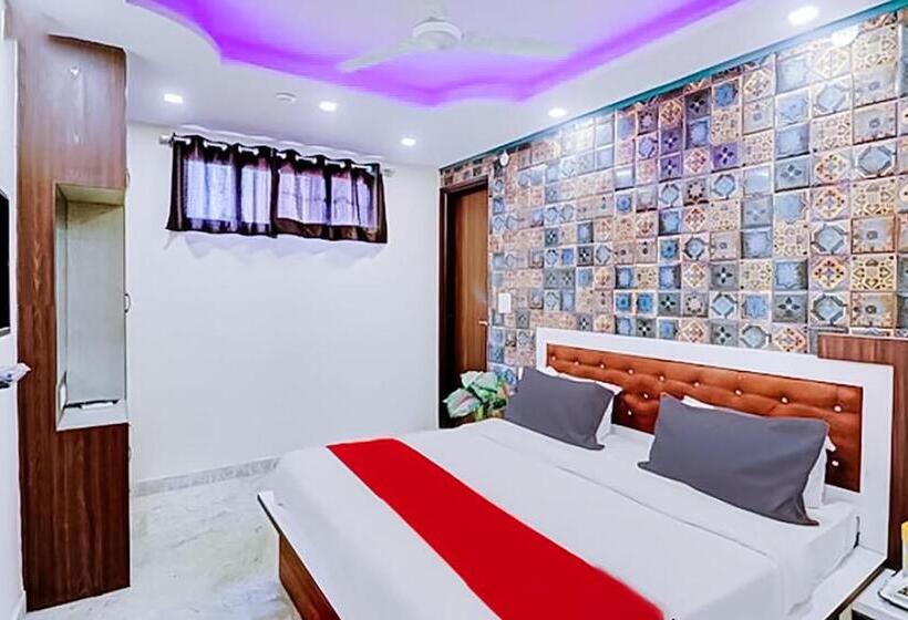 Hotel Green Palace  Near Anand Vihar Railway Station