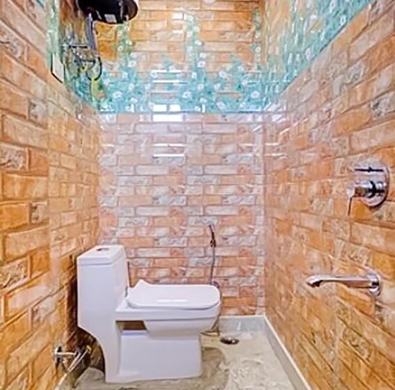 Hotel Green Palace  Near Anand Vihar Railway Station