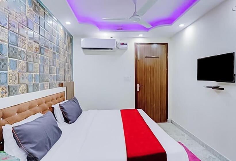 Hotel Green Palace  Near Anand Vihar Railway Station