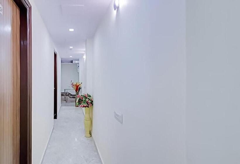 Hotel Green Palace  Near Anand Vihar Railway Station