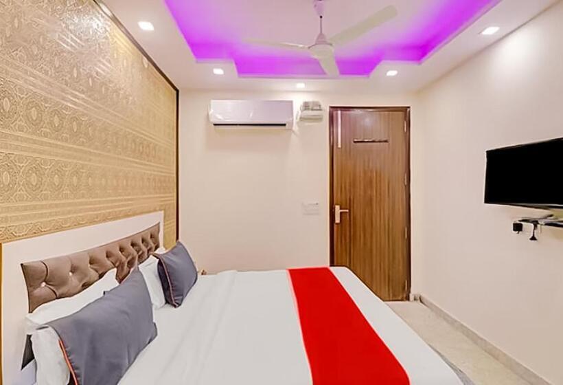 Hotel Green Palace  Near Anand Vihar Railway Station