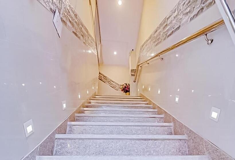 Hotel Green Palace  Near Anand Vihar Railway Station