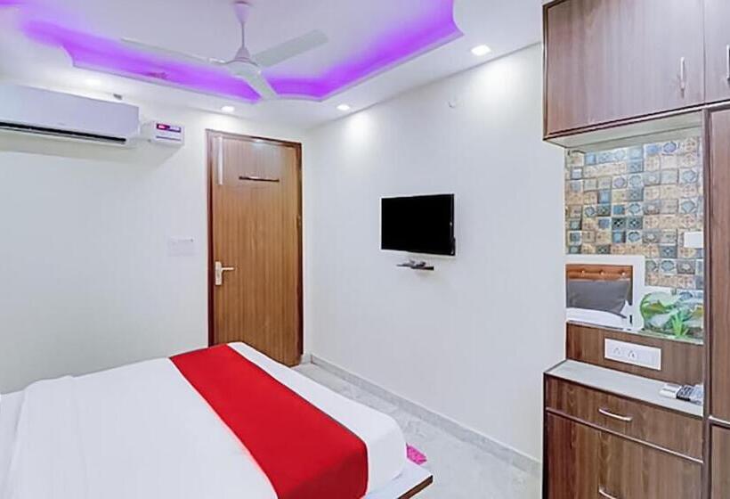 Hotel Green Palace  Near Anand Vihar Railway Station