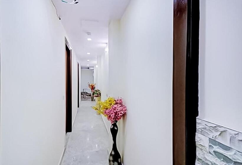 Hotel Green Palace  Near Anand Vihar Railway Station