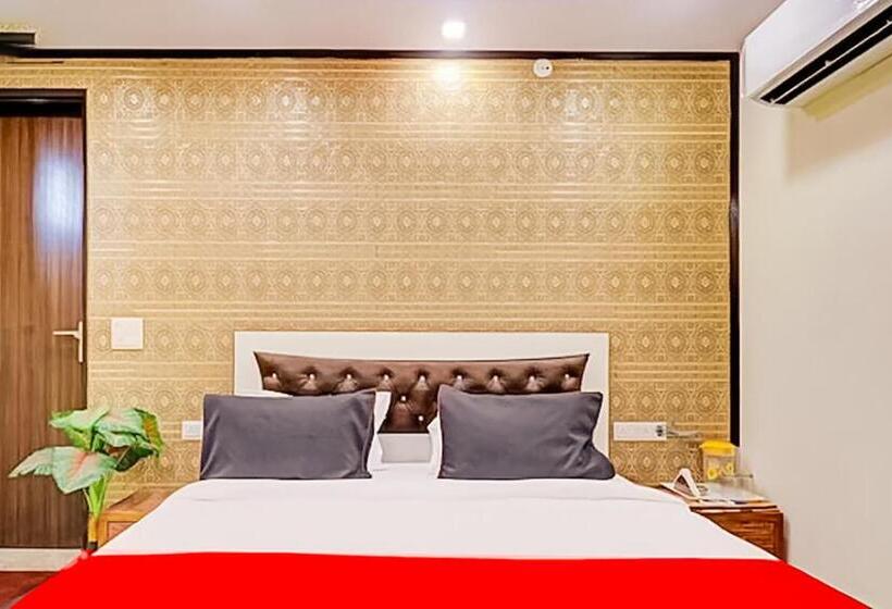 Hotel Green Palace  Near Anand Vihar Railway Station