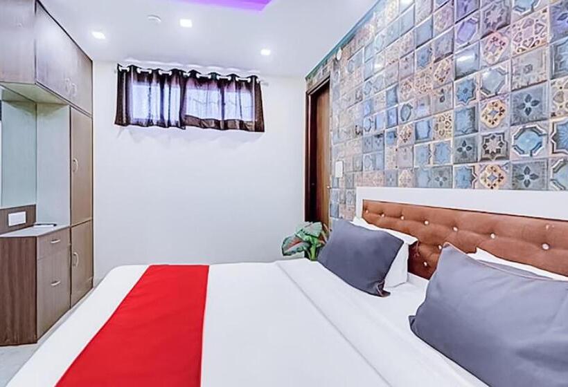 Hotel Green Palace  Near Anand Vihar Railway Station