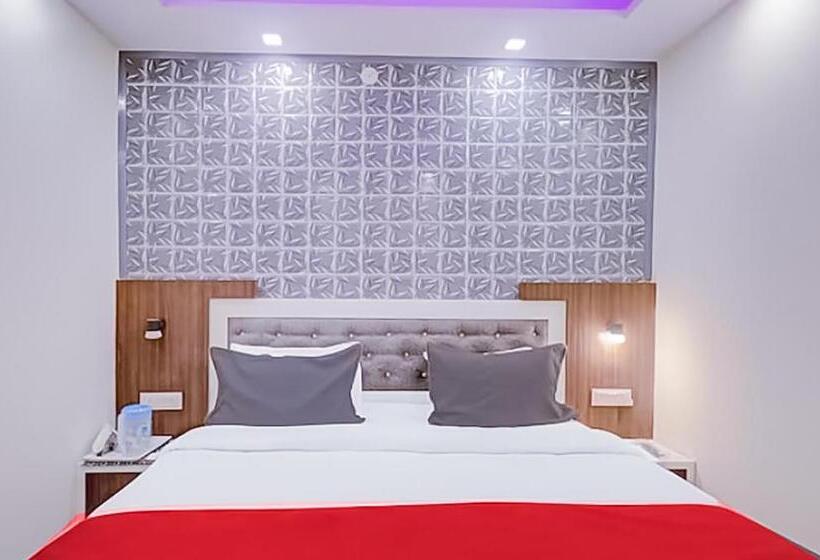 Hotel Green Palace  Near Anand Vihar Railway Station