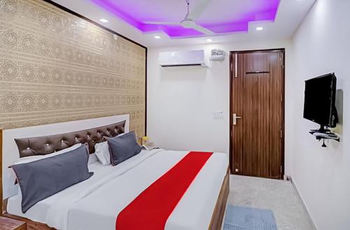 Hotel Green Palace  Near Anand Vihar Railway Station