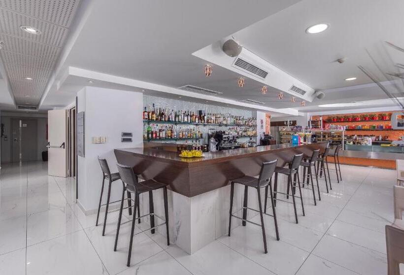 בית מלון כפרי Habitat