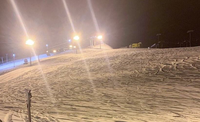 فندق Ishiuchi Ski Center