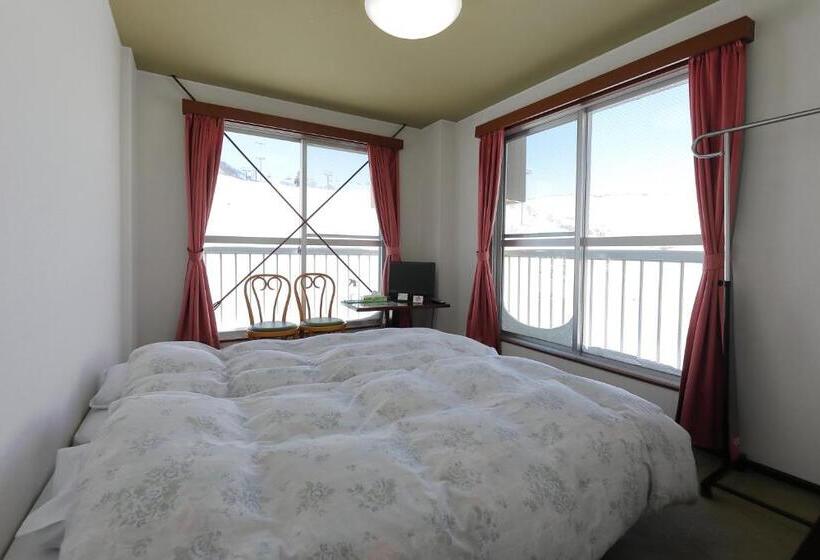 فندق Ishiuchi Ski Center