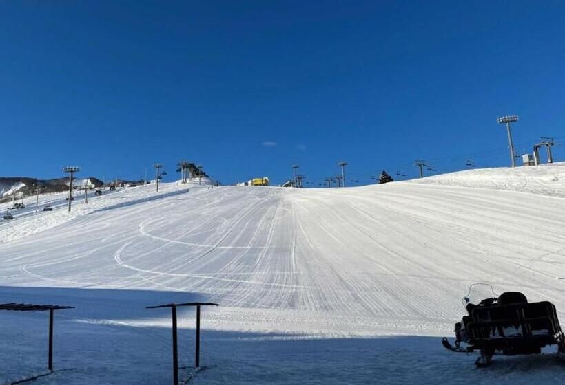 فندق Ishiuchi Ski Center