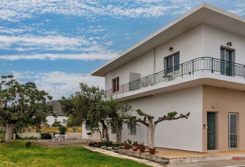 בית מלון כפרי Laconia Domus   Plytra