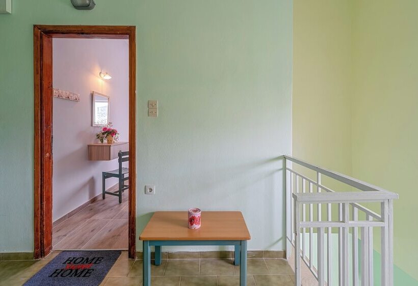 בית מלון כפרי Laconia Domus   Plytra