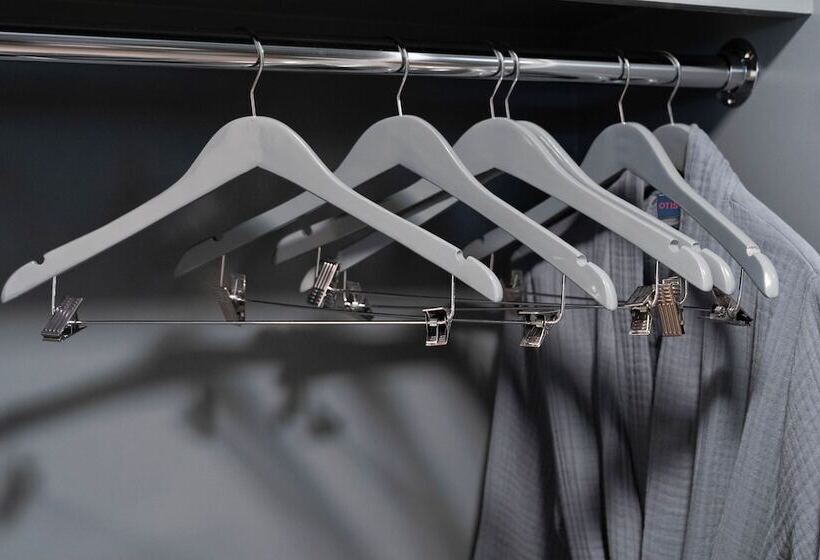 فندق Otis Harbor Springs