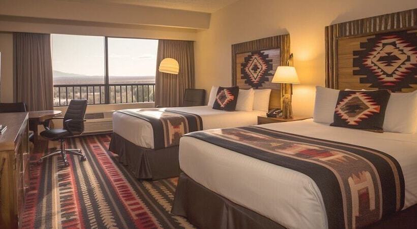 فندق Taawaki Inn