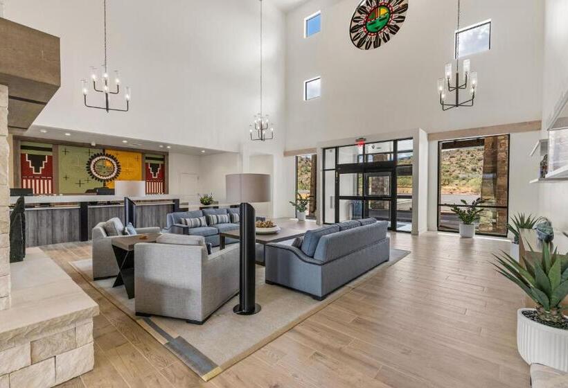 فندق Taawaki Inn