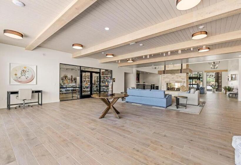 فندق Taawaki Inn