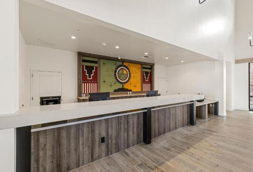 فندق Taawaki Inn